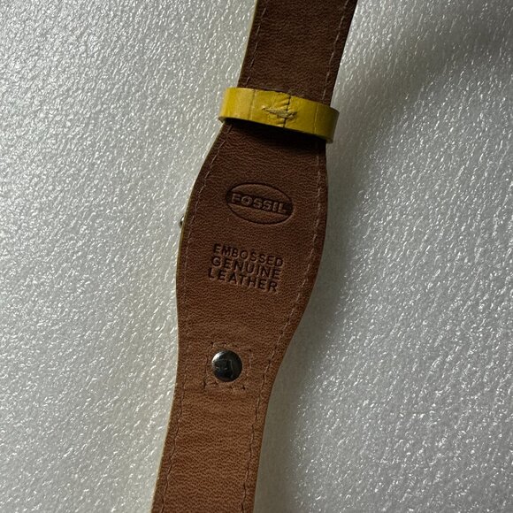 Vintage Fossil F2 Womens Watch Crocodile Leather and Abolone Shell Yellow RARE - Picture 5 of 6